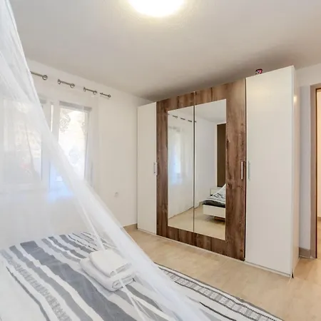 Robi & Kristina - Two Bedroom With Terrace A2 Benkovac
