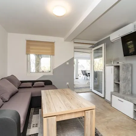Appartement Robi & Kristina - Two Bedroom With Terrace A2