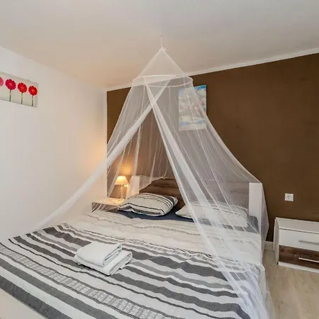 Appartement Robi & Kristina - Two Bedroom With Terrace A2 *